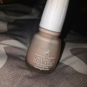 Nude nailpolish